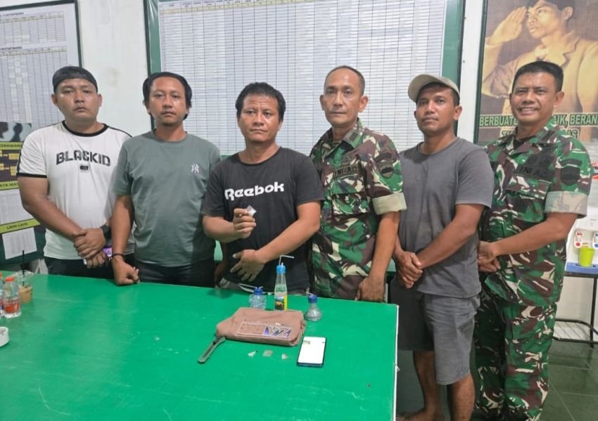Digerebek Saat Edarkan Sabu di Kebun Sawit, Bandar Pinang Dame Tak Berkutik Diringkus Koramil 11/KP