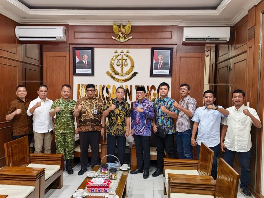 Penrad Siagian Soroti Penegakan Hukum Sumut: Minta Kejati Kawal Desa dan Lindungi Masyarakat Berkonflik dengan Perusahaan