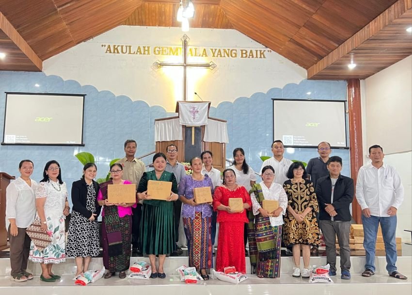 Dukung Kegiatan Sosial Keagamaan, Anggota DPR RI Maruli Siahaan Beri Bantuan Kepada  Seksi Perempuan Jemaat Khusus GKPI Marindal