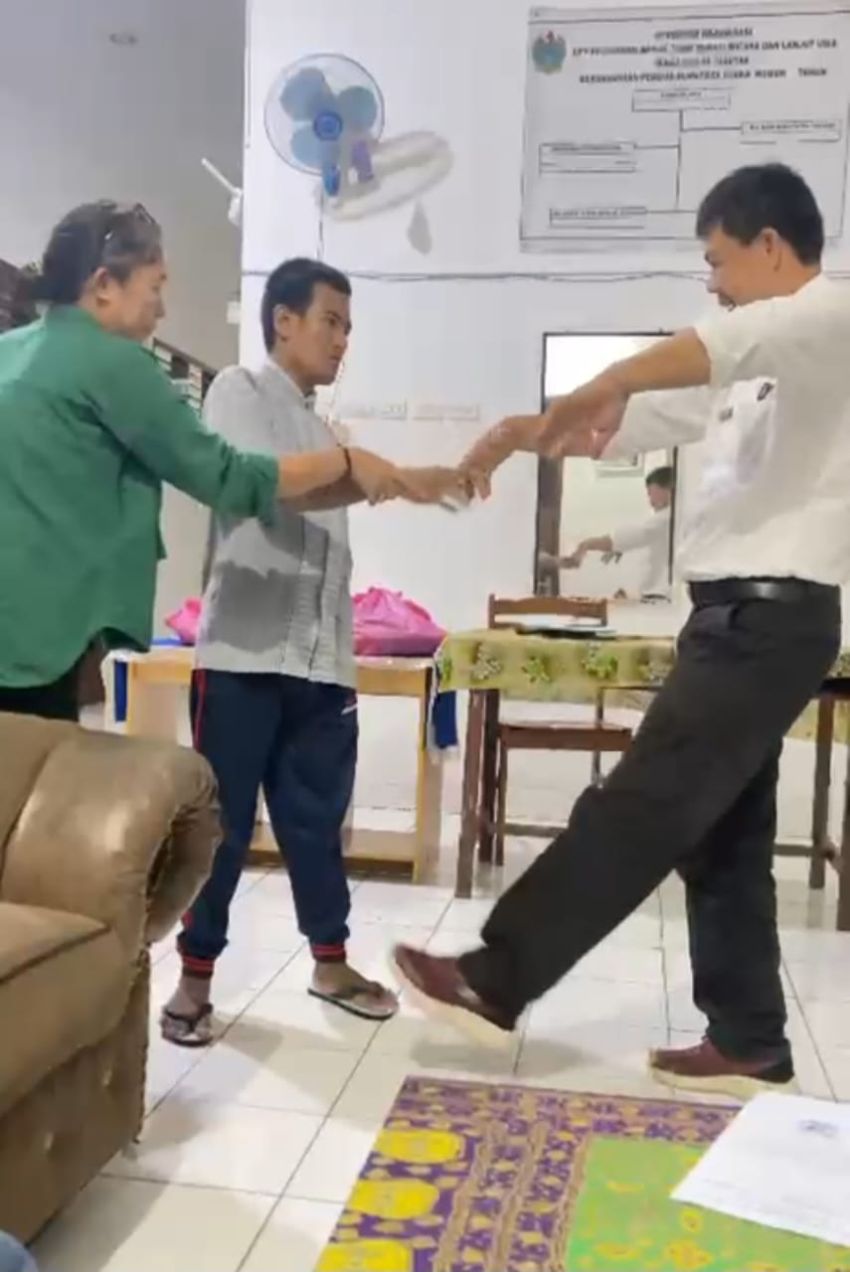 Pemkab Labusel Antar Boy Sandi Penderita Disabilitas Raih Masa Depan di Pematangsiantar