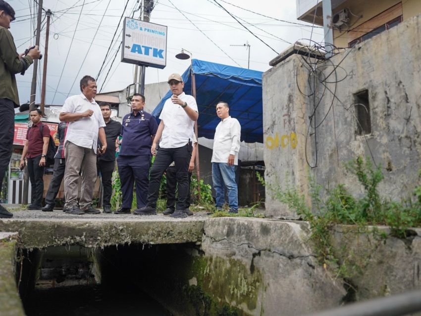 Rico Waas Tinjau Banjir di Medan Selayang, Siapkan Solusi Penanganan Drainase