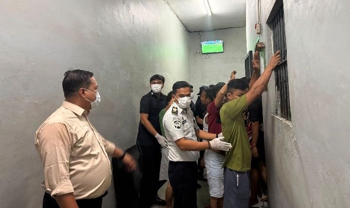 Perketat Pengawasan, Kalapas Pancur Batu Pimpin Langsung Razia Kamar Hunian Warga Binaan