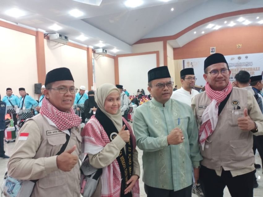 Ketua PPIH Sambut Kepulangan Kloter 12 Debarkasi Medan, 357 Jemaah Haji Didorong Menjadi Teladan Kemabruran di Tengah Masyarakat
