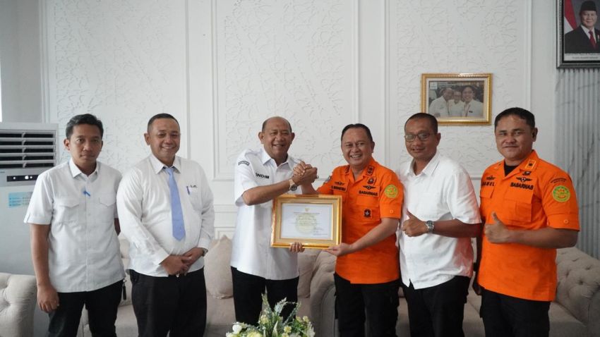 Syah Afandin Raih Penghargaan Basarnas