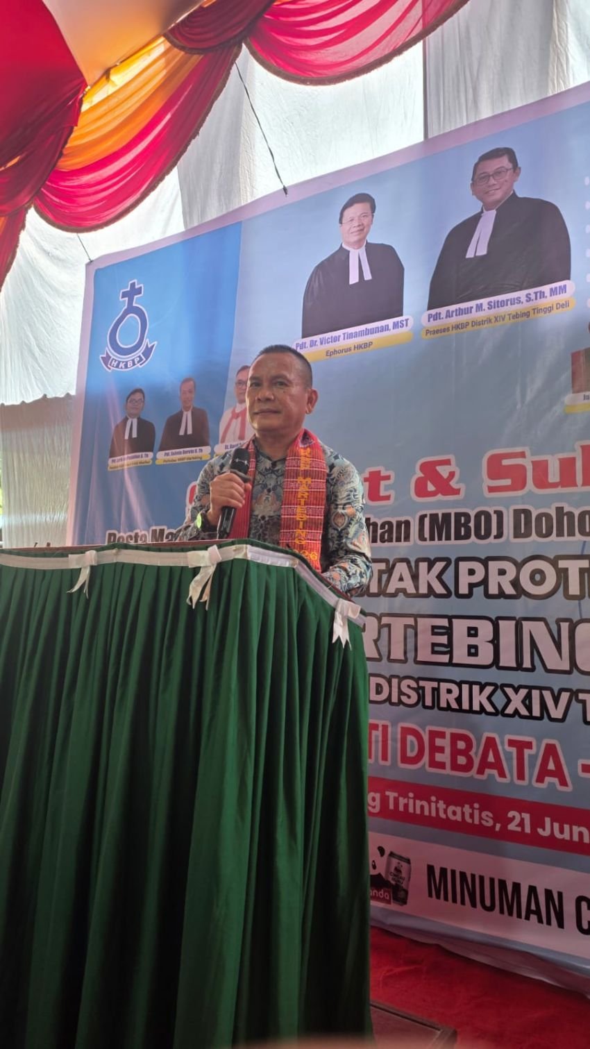 Maruli Siahaan Bantu Pembangunan Gereja HKBP Martebing Dolok Masihul