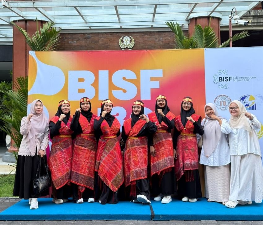 Luar Biasa, Santri Baitul Mustagfirin Raih Silver Medal Bidang Sain di Bali