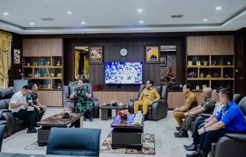 Silaturahmi Dengan Pangdam I/BB, Rico Waas Perkuat Sinergi Pemko Medan dan TNI