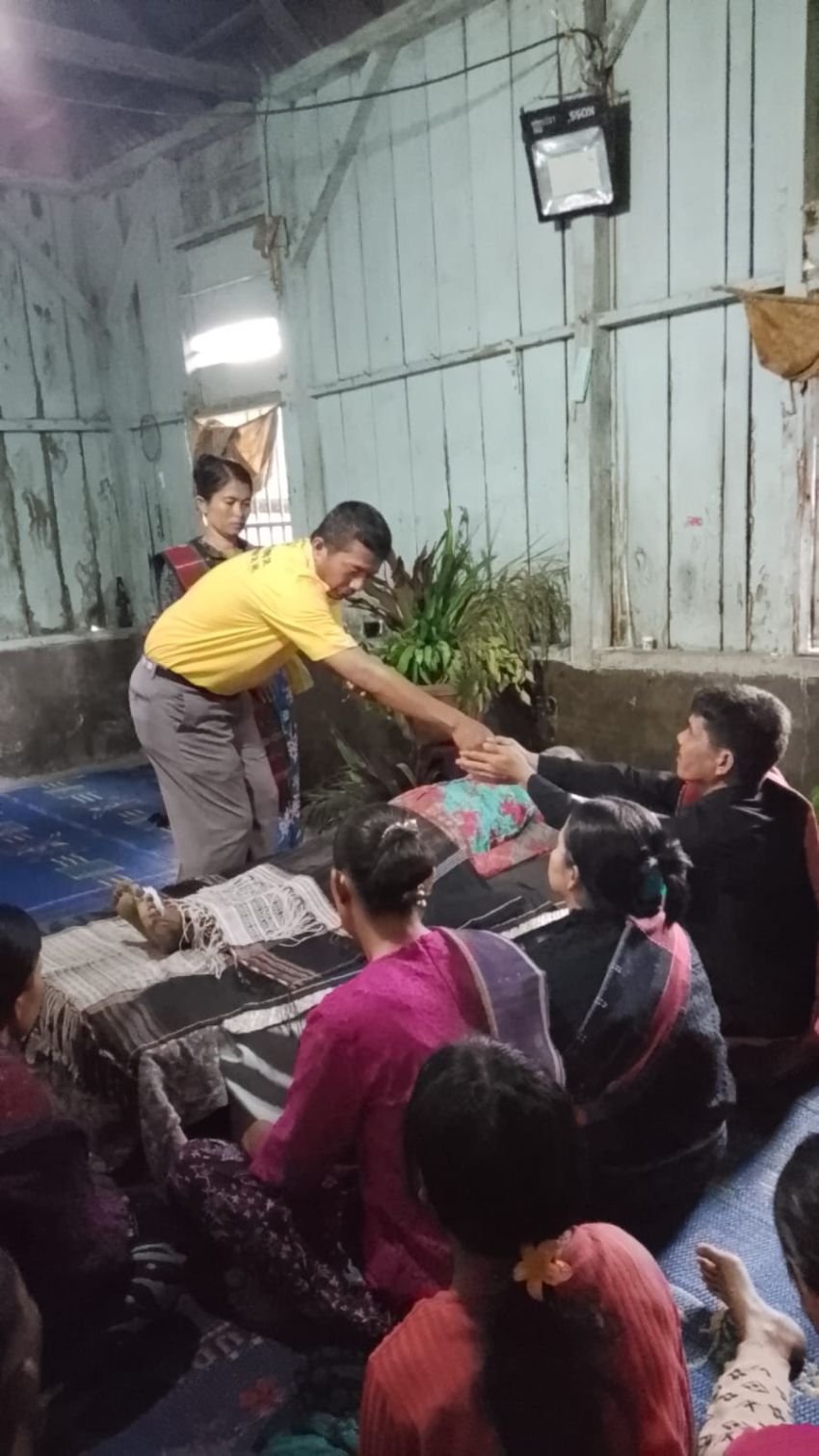 Kepedulian Tanpa Batas, Dr. Maruli Siahaan Sampaikan Dukacita dan Penghiburan kepada Keluarga Almarhumah Marince Br. Hutagalung di Sei Belutu
