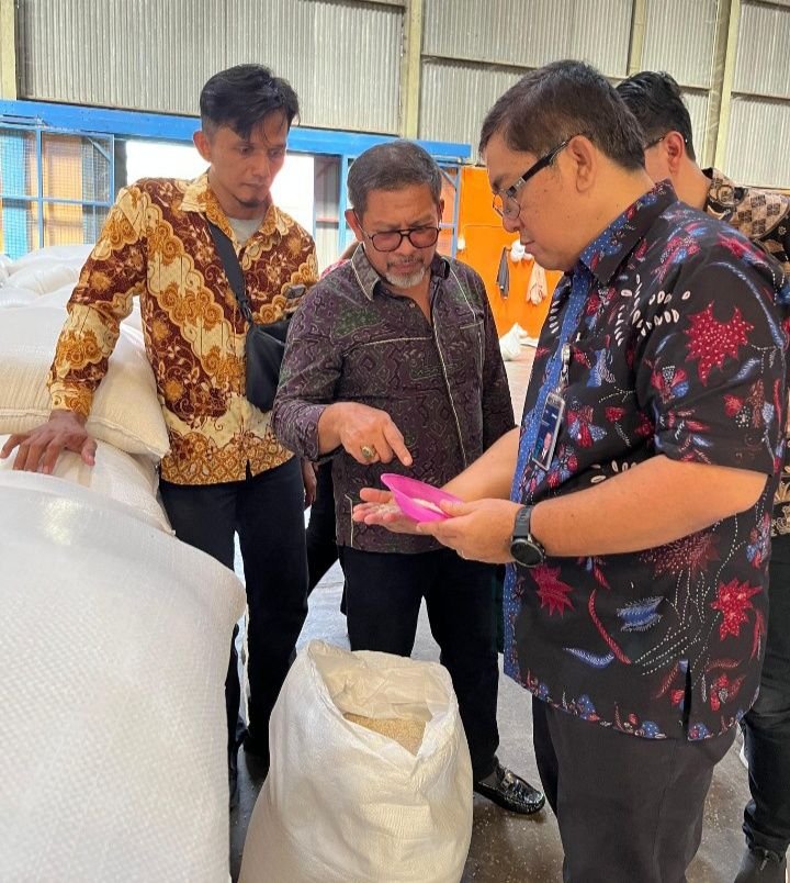 Dewan Pengawas Perum Bulog Tinjau Kualitas dan Penyaluran Banpang Sumut