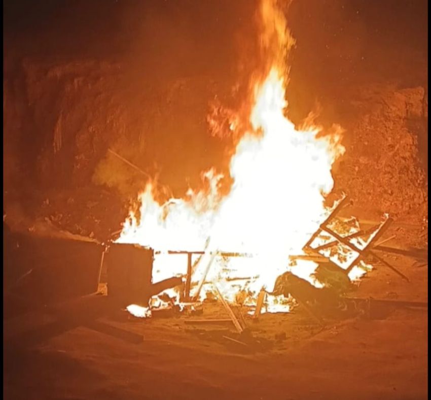 Barak Diduga Lokasi Narkoba di Aek Kanopan Timur Labura Dibakar Polisi