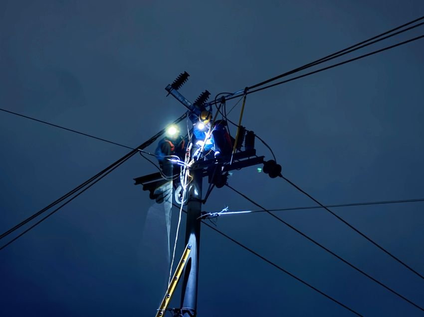 PLN Pulihkan Sistem Kelistrikan Sumatera Utara 72 Jam Lebih Cepat dari Estimasi
