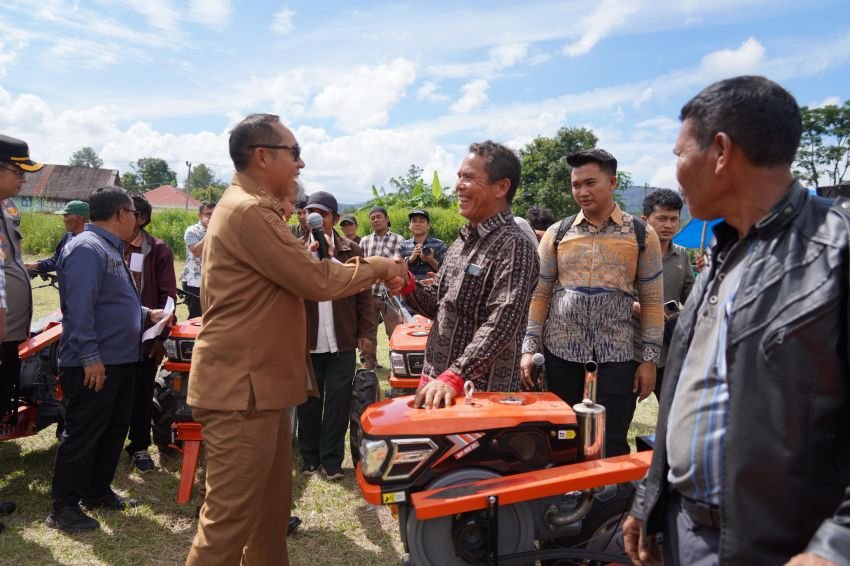 JTP Hutabarat Salurkan Bantuan Masif dan Pastikan Perbaikan Infrastruktur di Kecamatan Pangaribuan