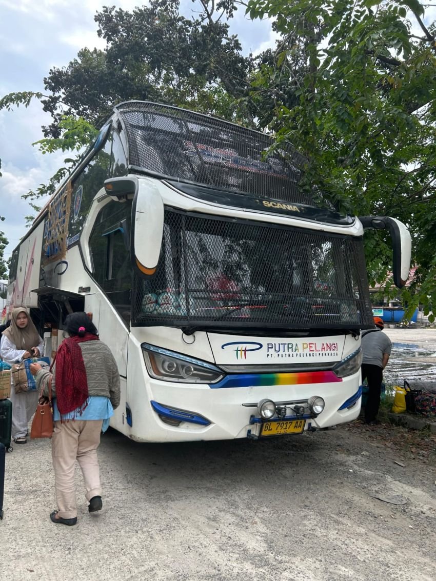 Bus Aceh Dilempari Batu Lagi, Balita Nyaris Jadi Korban