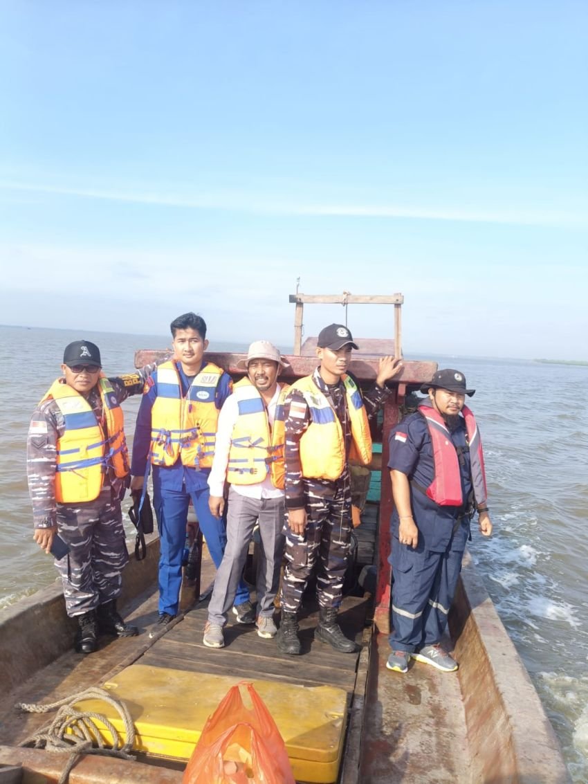 TNI AL Dan Basarnas Terus Cari Dua Nelayan Hilang Di Tanjung Api