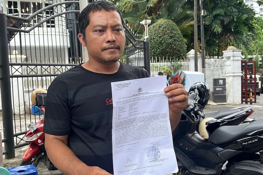 Makjang ! Pria Berseragam Polisi Gelapkan Motor Satpol PP Kantor Walikota Medan