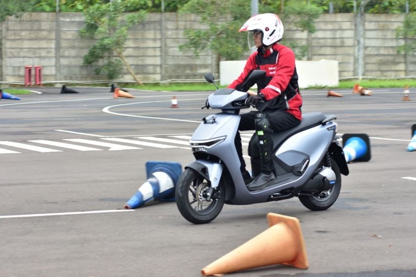 Silent Ride, Smart Rider, Ini yang Perlu Diperhatikan Saat Cari Aman Bareng Motor Listrik