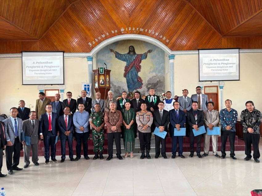 Wabup Hadiri Pelantikan Pengurus Yayasan Anugerah HKI Tarutung Kota