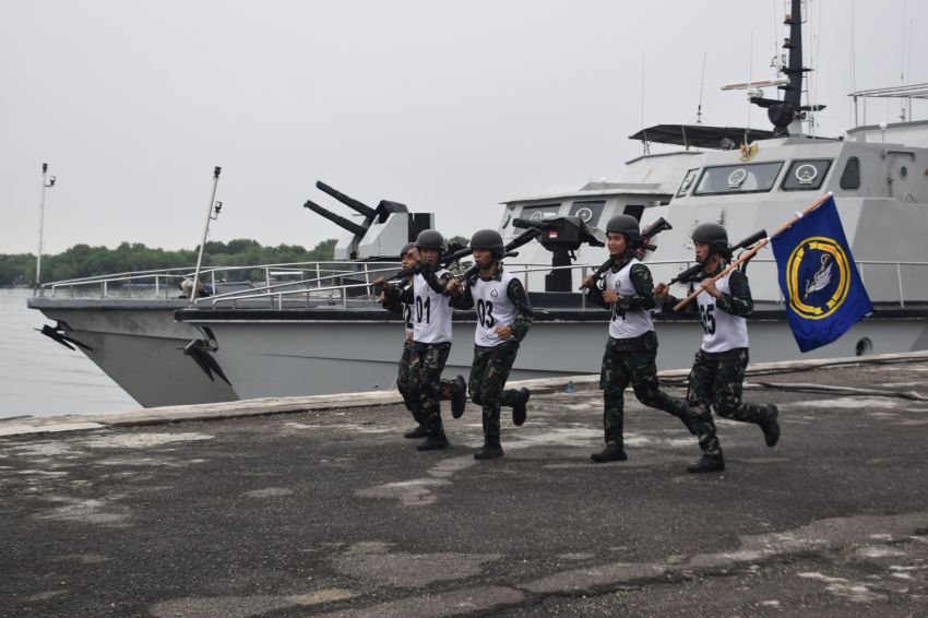 &lrm;Tempah Mental Baja Prajurit Laut, Satrol Kodaeral I Gelar Halang Rintang Penuh Tantangan
