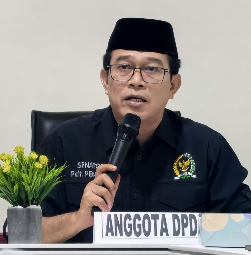 Penrad Siagian Kritik Pelibatan TNI Saat Demo BEM UI
