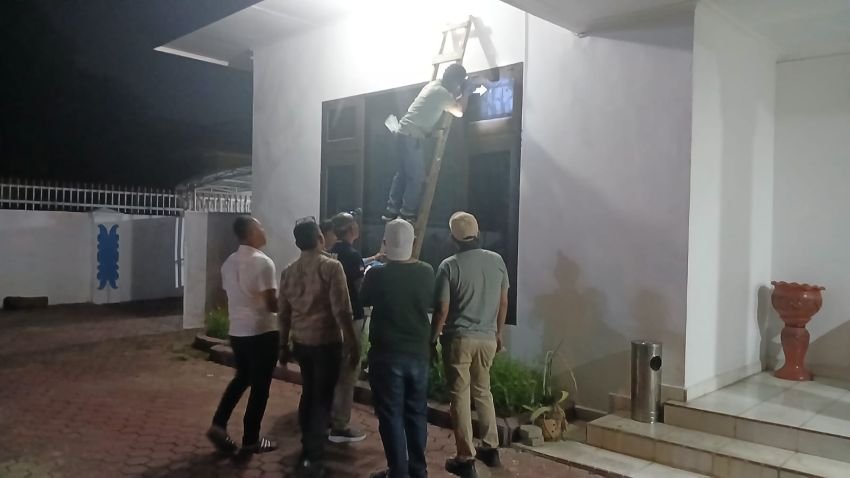 Jendela Kaca Kamar Tidur Rumdis Wabup Deli Serdang Bolong Diduga Bekas Lubang Tembakan Peluru