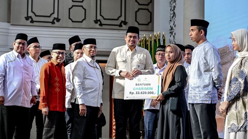 Gubernur Bobby Nasution Salurkan ZIS Rp3,5 Miliar kepada 5.051 Penerima Manfaat