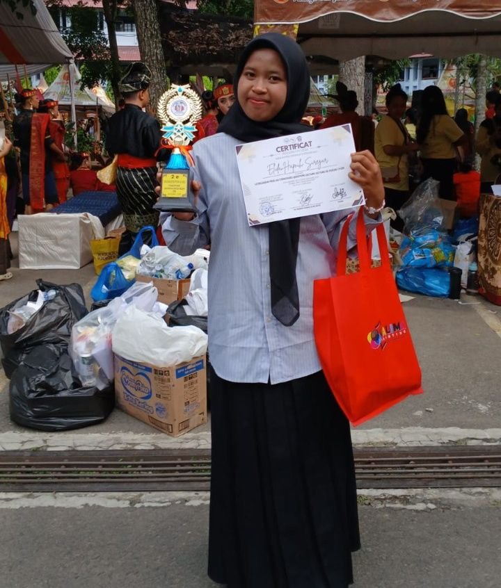 Elida Hapnih, Siswi MAN Labusel Raih Juara 2 Deklamasi Bahasa Prancis di UNIMED