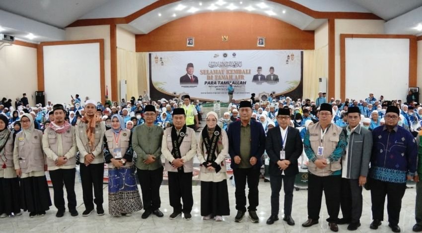 Kloter 15 Debarkasi Medan Tiba Utuh, 359 Jemaah Haji Deli Serdang Disambut Haru di Asrama Haji Medan