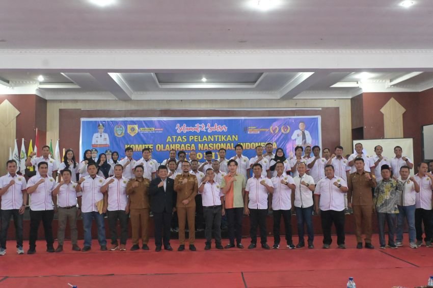 Bupati Fery Tegaskan Dukungan Penuh untuk Olahraga, H. Rahmat Ritonga Resmi Nahkodai KONI Labusel 2026&ndash;2030