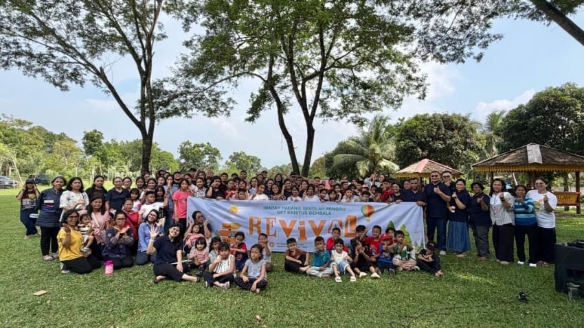Maruli Siahaan  Komitmen Dukung Pembinaan Karakter Generasi Muda Kristen, Berangkatkan Wisata Rohani Sekolah Minggu GPT Kristus Gembala