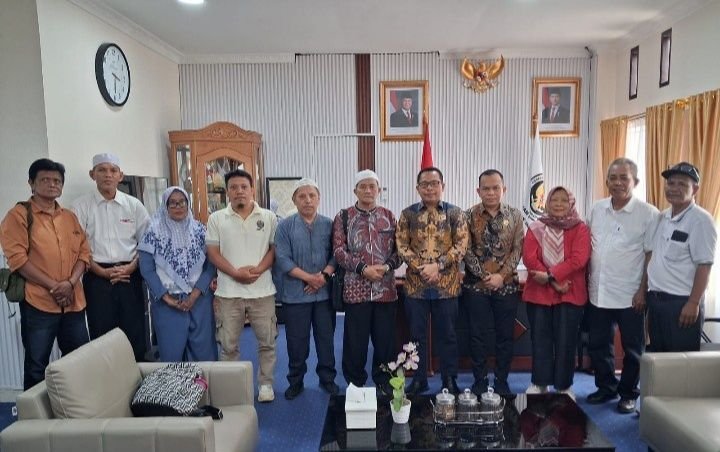 Dr H Zulkifli Sitorus Terima Audiensi Forum Wartawan Unit Kemenhaj dan Umroh Sumut