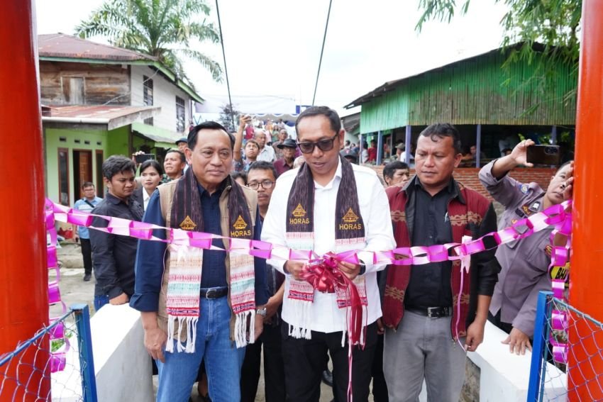 YPP SCTV Indosiar Bangun Jembatan Gantung di Desa Parbaju Toruan Tarutung, JTP : Pemkab Siap Kawal Perawatan