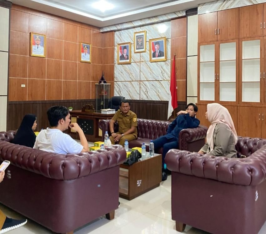 Tangis Ibu 70 Tahun "Sebelum Saya Dipanggil Allah, Tolong Pulangkan Dua Anak Saya dari Detensi Imigrasi Kamboja"