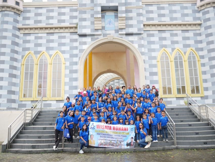 Kembali Buktikan Dukungan Pembinaan Generasi Muda Gereja, Maruli Siahaan Berangkatkan Anak Sekolah Minggu HKBP Penara Wisata Rohani
