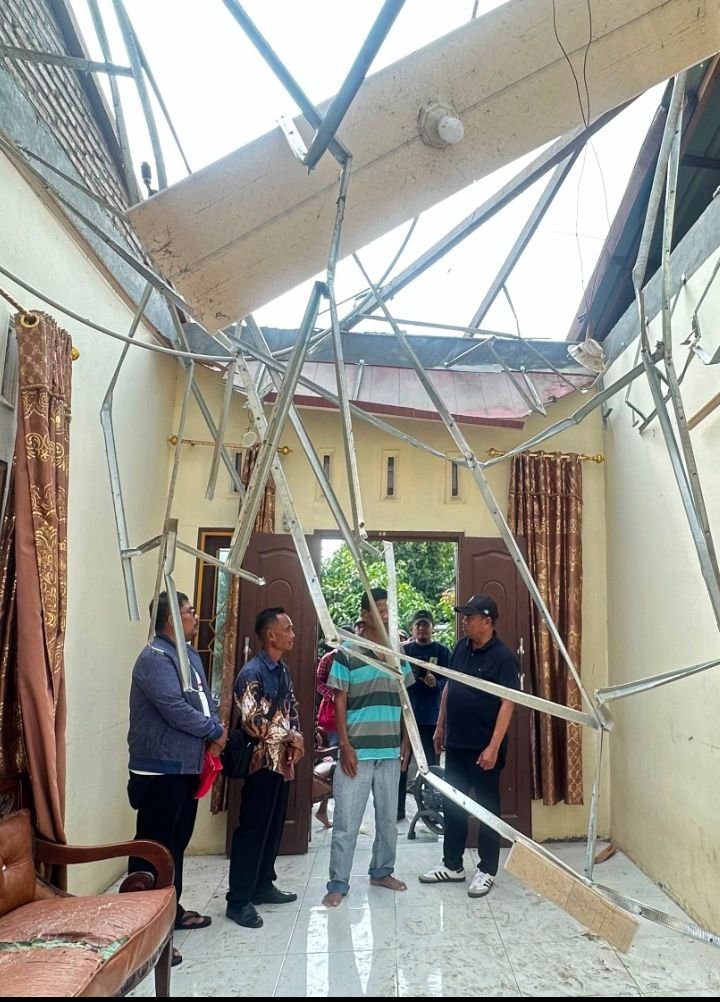 111 Rumah di Sergai Diterjang Puting Beliung, Bupati Cek Kondisi&nbsp;