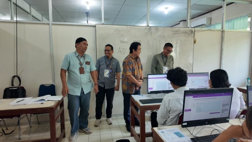 Direktur Politeknik Negeri Medan Tinjau Pelaksanaan Ujian Masuk