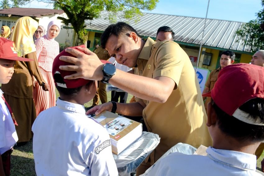 249 Siswa SD Terdampak Banjir Terima Bantuan Perlengkapan Sekolah dari Pemkab Sergai