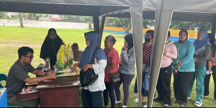 Bulog Sumut Kembali Jual Beras SPHP di Depan Gudang