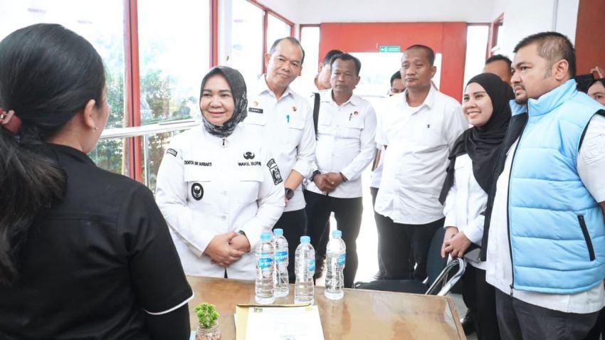 Plt Bupati Tinjau Ketersediaan BBM Di SPBU Stabat
