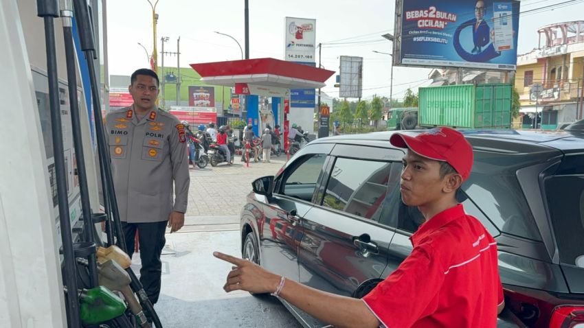 Kapolres Binjai Datangi SPBU Untuk memastikan Kelancaran Pengisian BBM
