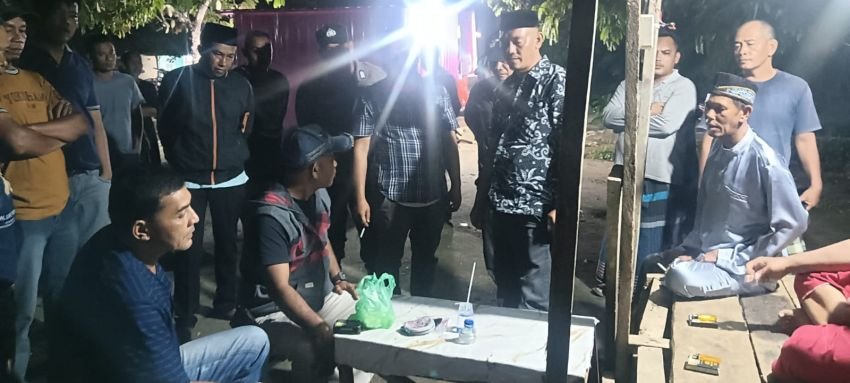 Polsek Lima Puluh Amankan Barang Bukti Diduga Narkotika Usai Pembongkaran Gubuk Oleh Warga