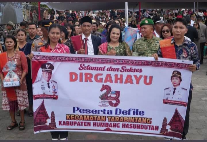 Defile Kecamatan Warnai HUT Ke-23 Kabupaten Humbahas