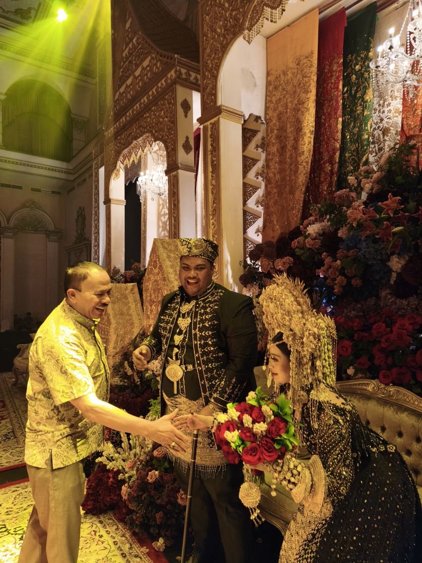 Anggota DPR RI Maruli Siahaan Hadiri Pesta Pernikahan,  Wujud Nyata Pengabdiannya Jaga Kedekatan Dengan Masyarakat