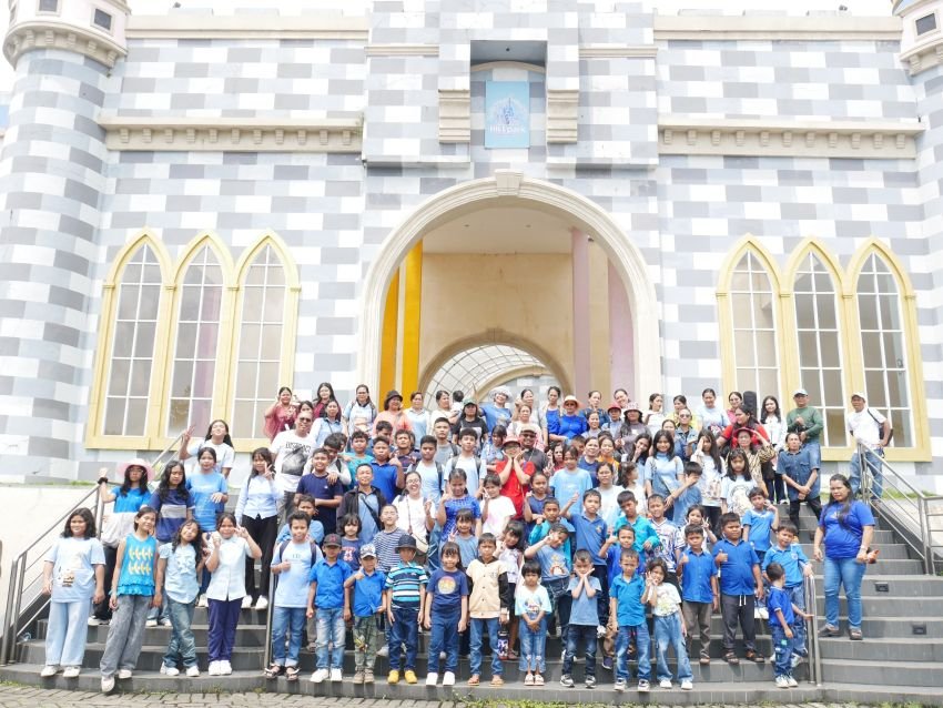 Maruli Siahaan Kembali Buktikan Kepedulian Pembinaan Iman Generasi Muda Gereja, Berangkatkan Anak Sekolah Minggu HKI Khusus Helvetia Wisata Rohani