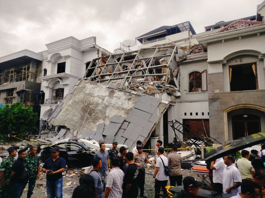 Rumah Mewah Di Grand Polonia Meledak, 6 Orang Luka-luka
