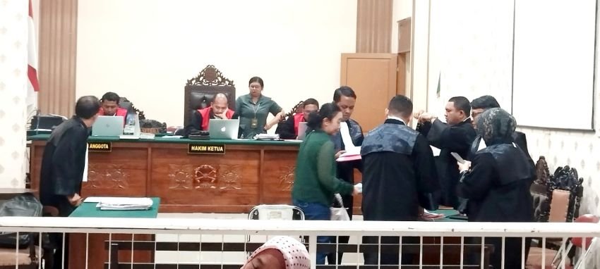Henny Lee Bermohon Dibebaskan Dari Tuntutan Hukum