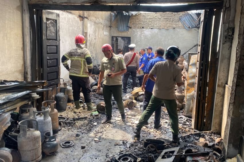 Minyak Tumpah, Rumah Sewa Ludes Diamuk Si Jago Merah, Dua Orang Luka Bakar