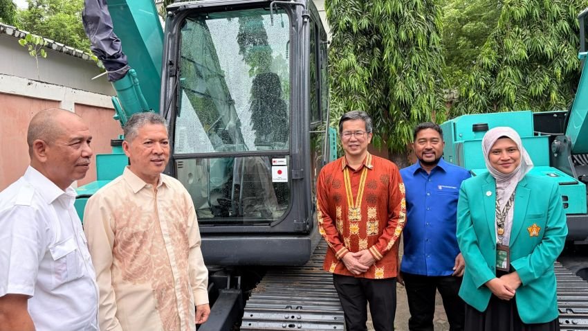 Jepang Hibahkan 8 Alat Berat Senilai USD 452 Ribu untuk Percepat Penanganan Bencana di Aceh