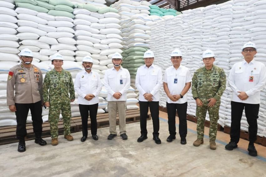 Bulog Perkuat Sinergi Ketahanan Pangan, Menko Polkam Tinjau Cadangan Beras Pemerintah di Sumut