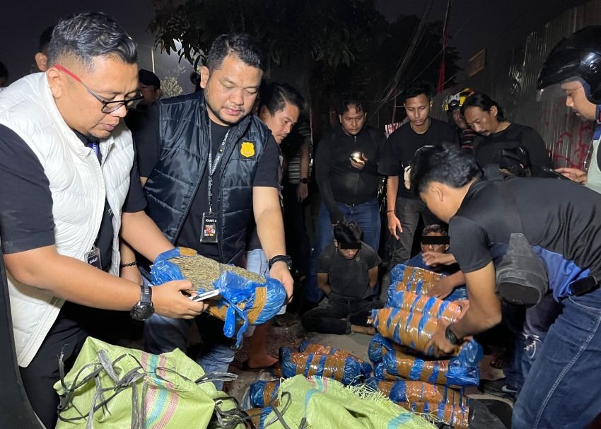 Kabur ! Satres Narkoba Polrestabes Medan Terpaksa Tabrak Mobil Kurir Asal Aceh, 93 Kg Ganja Gagal Jual