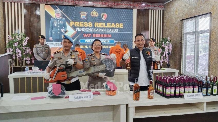 Polres Samosir Gelar Press Release Pengungkapan Ilegal Logging